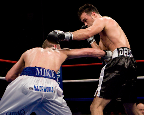 Delvin Rodriguez (R) vs. Mike Arnaoutis