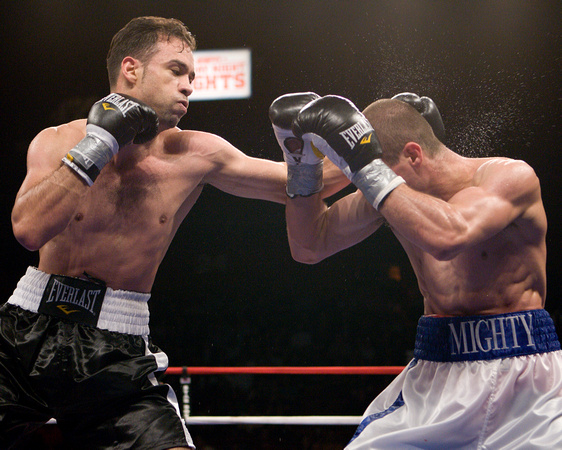 Delvin Rodriguez (L) vs. Mike Arnaoutis